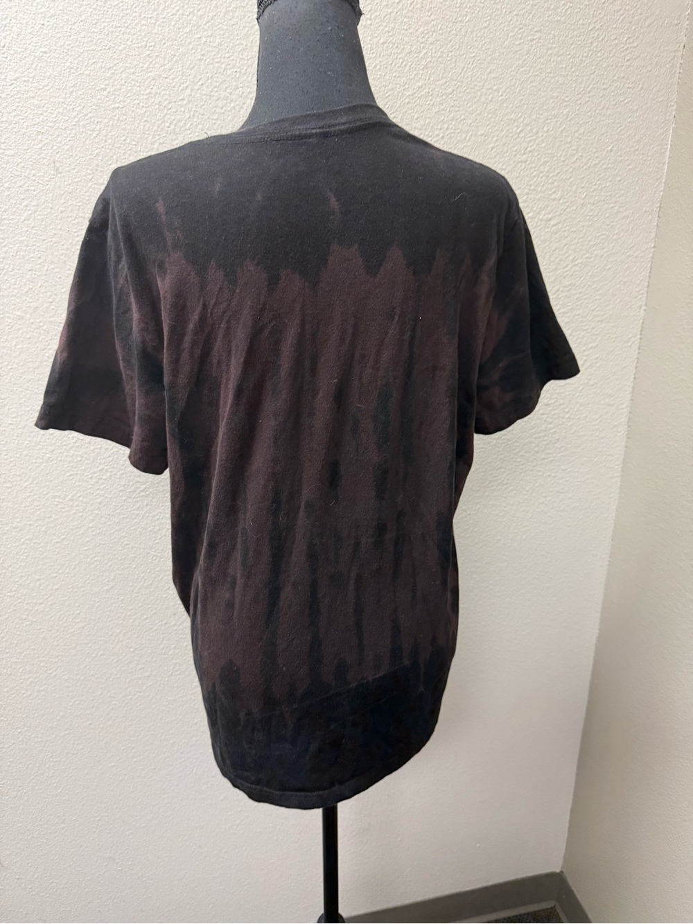 ACDC Back In Black Band Tee Large Distressed Tie Dye Rock Graphic Shirt - Picture 4 of 8